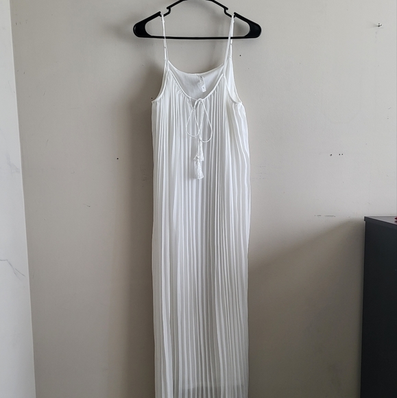 LONG Pleated Dress - Picture 2 of 9